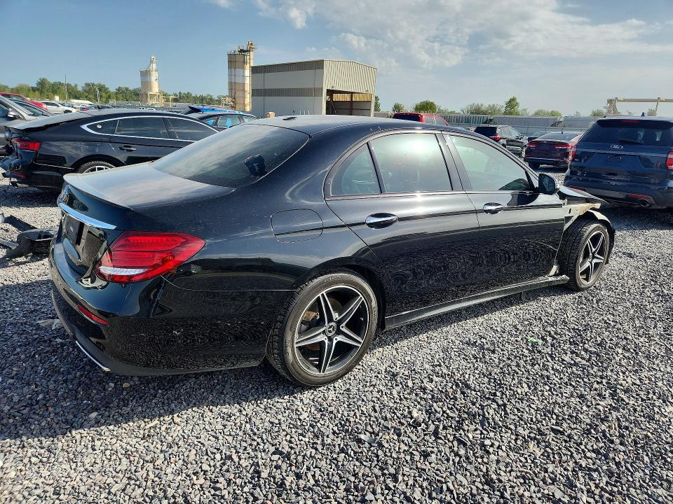 69201926 :رقم المزاد ، WDDZF4JB2JA407414 vin ، 2018 Mercedes-benz E مزاد بيع