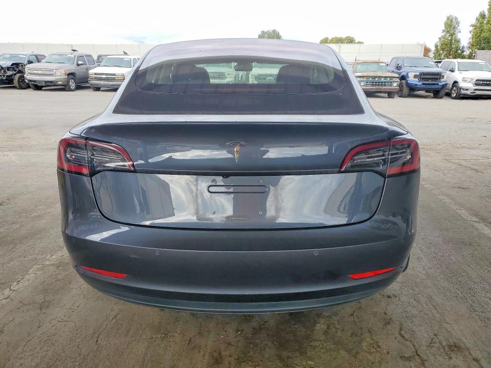 67058616 :رقم المزاد ، 5YJ3E1EA6JF050488 vin ، 2018 Tesla Model 3 مزاد بيع