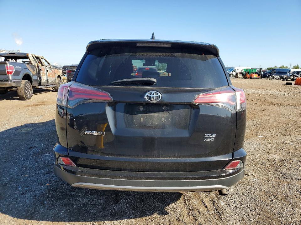 Продажа на аукционе авто 2018 Toyota Rav4, vin: 2T3RFREV7JW704997, номер лота: 67662656