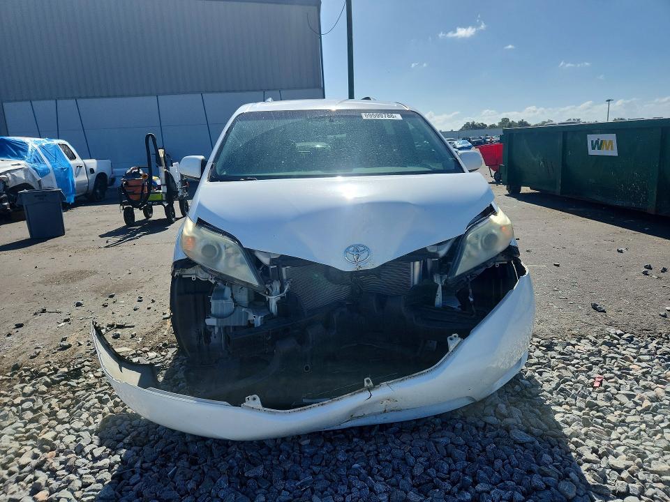 69599786 :رقم المزاد ، 5TDKK3DC1FS682479 vin ، 2015 Toyota Sienna مزاد بيع