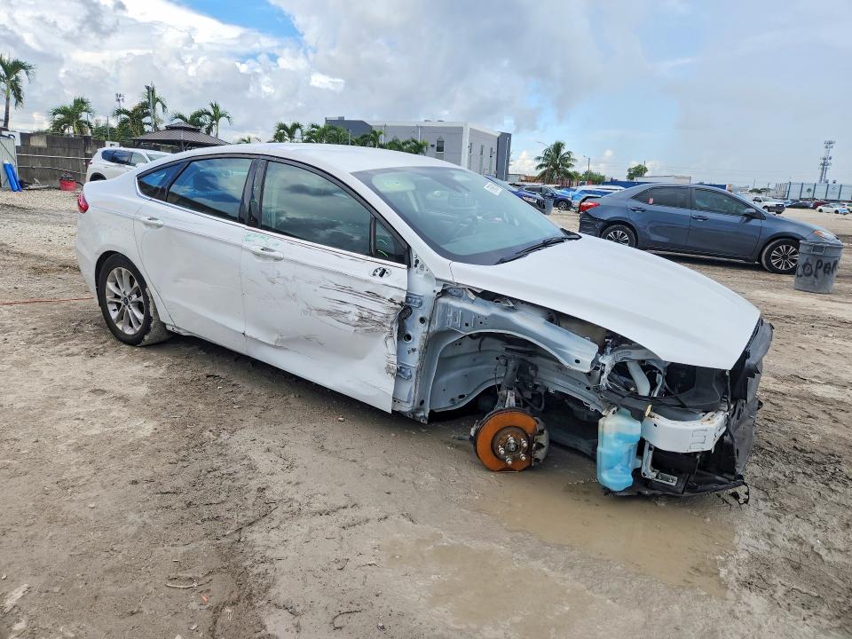 67966316 :رقم المزاد ، 3FA6P0HD9LR104641 vin ، 2020 Ford Fusion مزاد بيع