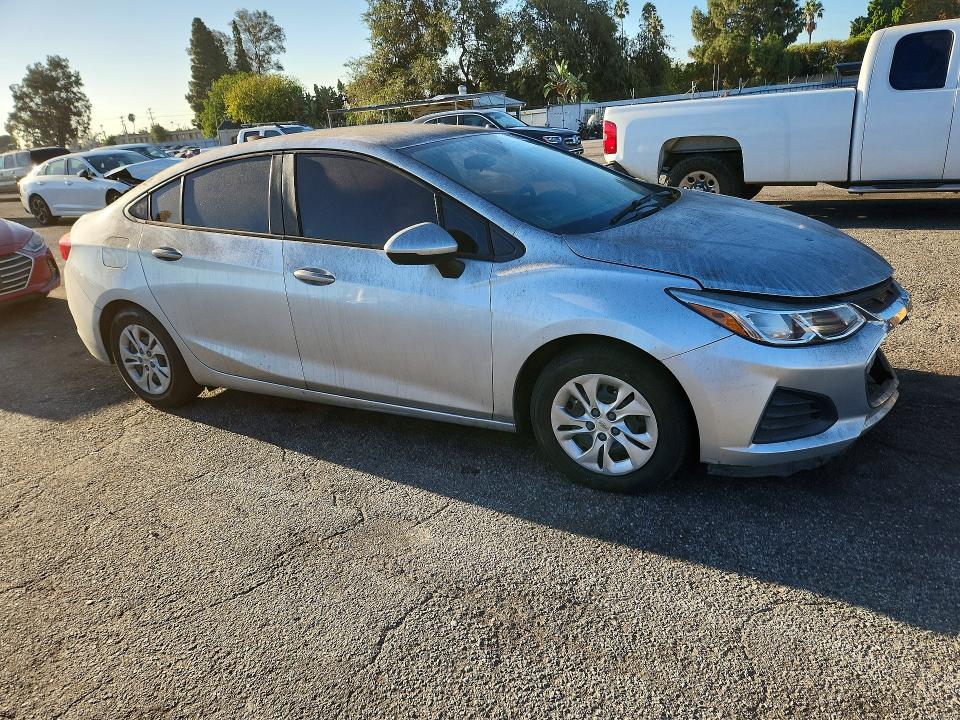 66769766 :رقم المزاد ، 1G1BC5SM1K7126013 vin ، 2019 Chevrolet Cruze مزاد بيع