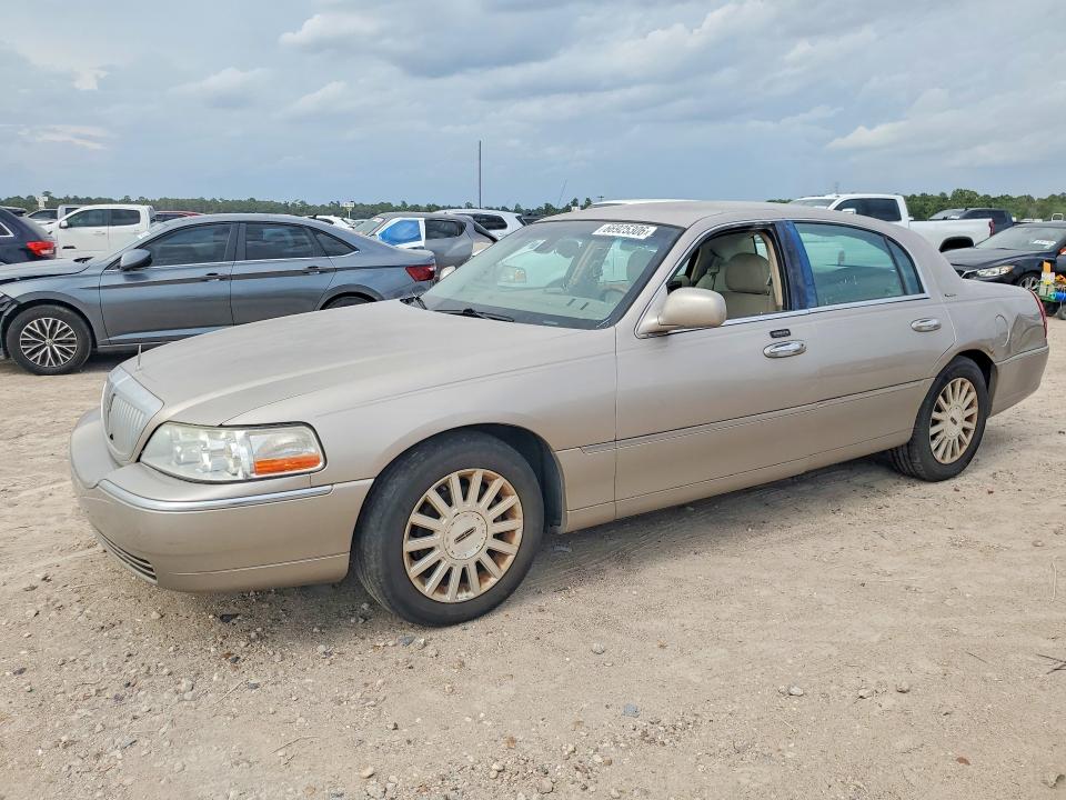66925306 :رقم المزاد ، 1LNHM82WX3Y622131 vin ، 2003 Lincoln Town Car مزاد بيع