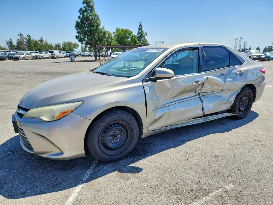 69123296 :رقم المزاد ، 4T1BF1FK5FU909595 vin ، 2015 Toyota Camry مزاد بيع