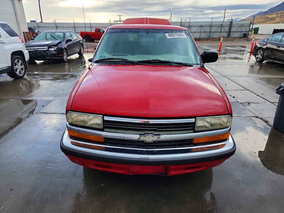 68875526 :رقم المزاد ، 1GCCS19XXW8124140 vin ، 1998 Chevrolet S Truck مزاد بيع