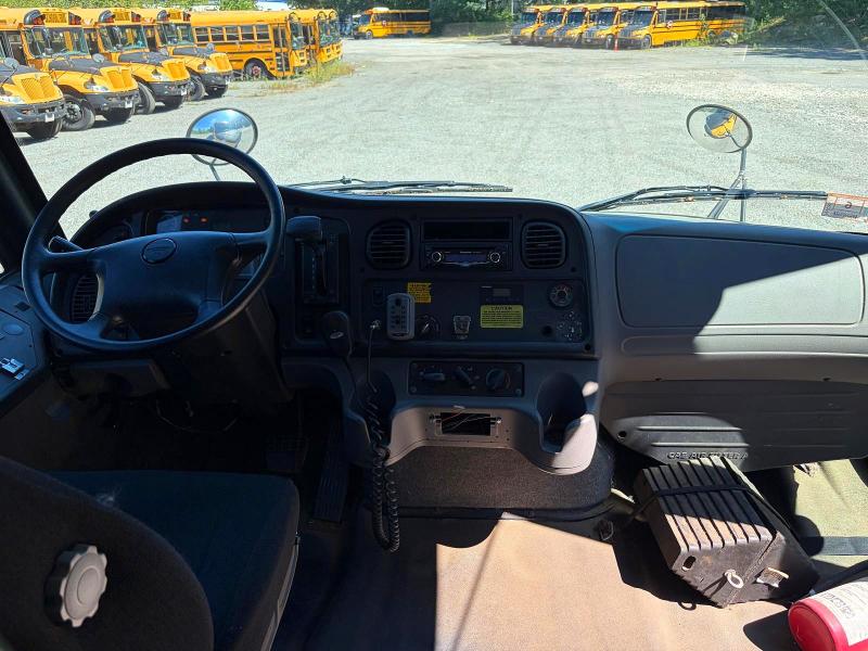 Продаж на аукціоні авто 2015 Freightliner Chassis, vin: 4UZABRDU9FCFW9497, номер лоту: 68625046