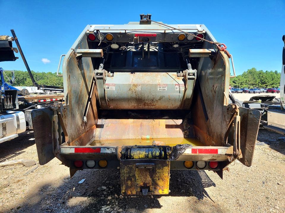 63729586 :رقم المزاد ، 3ALACXDT1FDGB7810 vin ، 2015 Freightliner M2 مزاد بيع