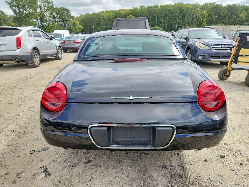 70434066 :رقم المزاد ، 1FAHP60A34Y109558 vin ، 2004 Ford Thunderbird مزاد بيع