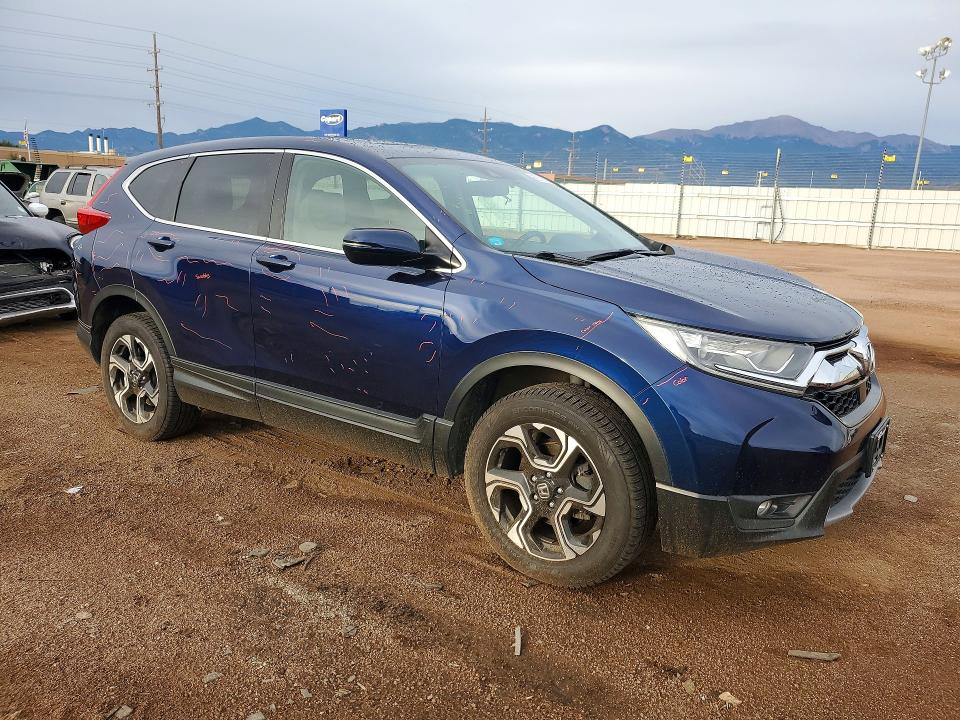 69719266 :رقم المزاد ، 7FARW2H88JE099735 vin ، 2018 Honda Cr-v مزاد بيع