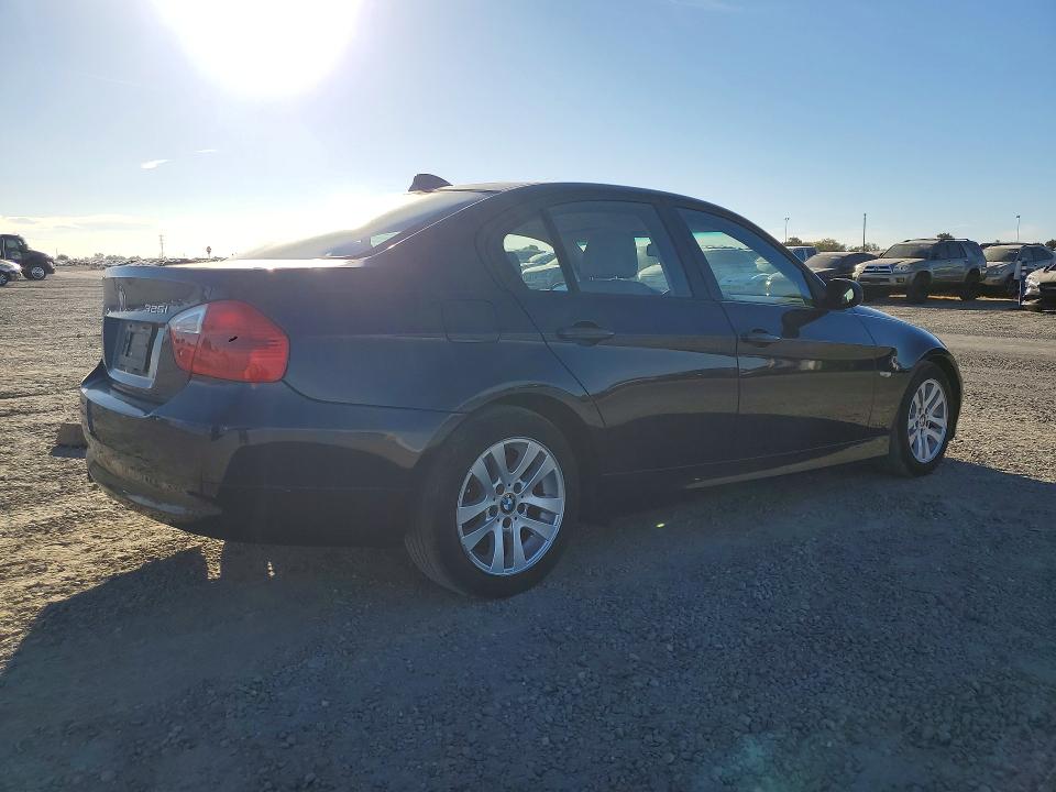 Auction sale of the 2006 Bmw 325, vin: WBAVB13566PT01186, lot number: 70132986