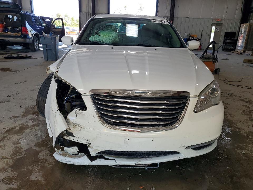 67833656 :رقم المزاد ، 1C3BC1FB1BN562305 vin ، 2011 Chrysler 200 مزاد بيع