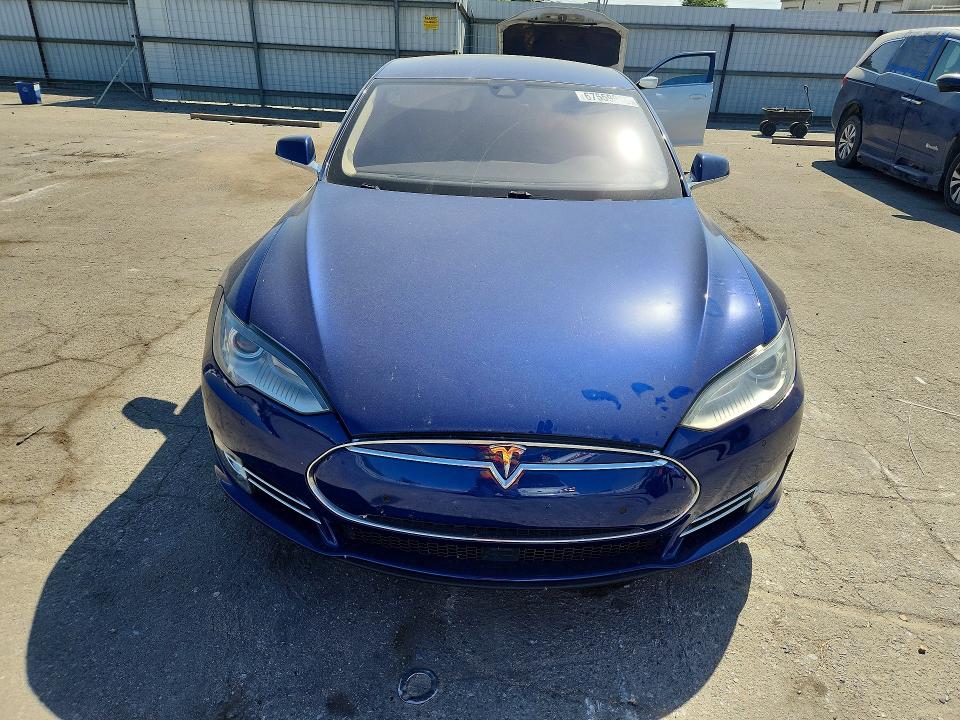 Продажа на аукционе авто 2015 Tesla Model S, vin: 5YJSA1H22FF092577, номер лота: 67559986