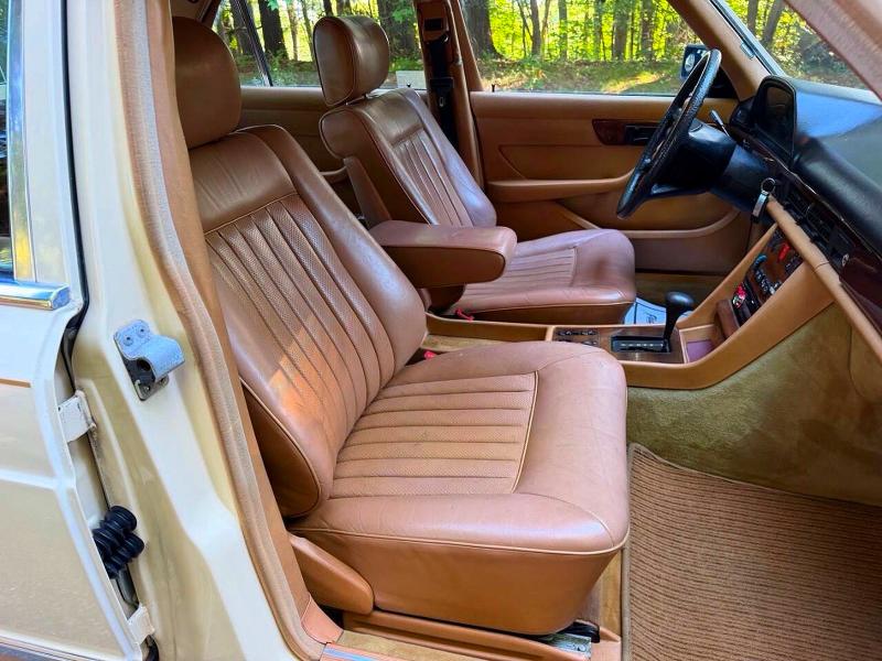 1983 Mercedes-benz 300 მანქანა იყიდება აუქციონზე, vin: WDBCB20AXDB047850        , აუქციონის ნომერი: 69360766