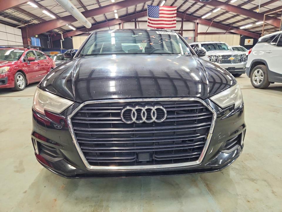 67505116 :رقم المزاد ، WAUAUGFF8J1040512 vin ، 2018 Audi A3 مزاد بيع