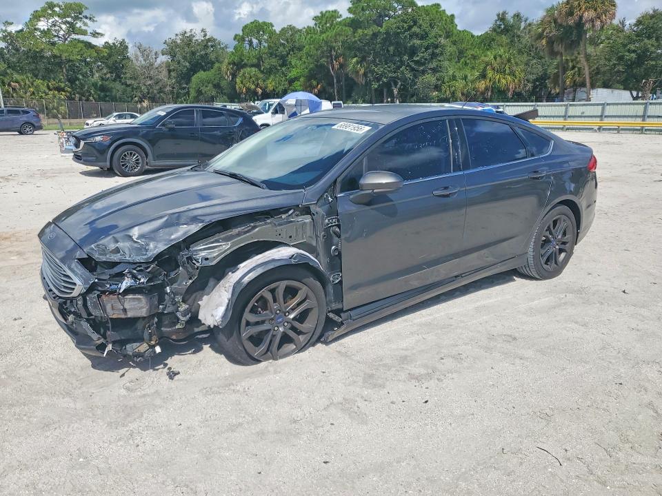 68981956 :رقم المزاد ، 3FA6P0HD3JR160510 vin ، 2018 Ford Fusion مزاد بيع