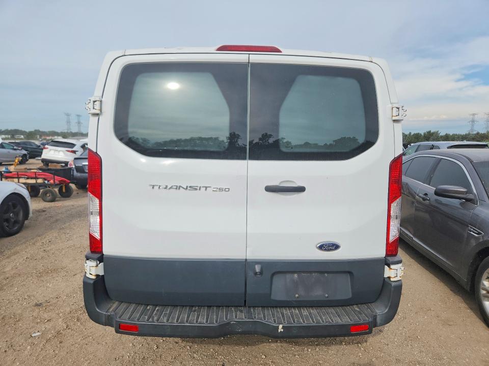 2017 Ford Transit მანქანა იყიდება აუქციონზე, vin: 1FTYR1ZM4HKB15043, აუქციონის ნომერი: 68045486