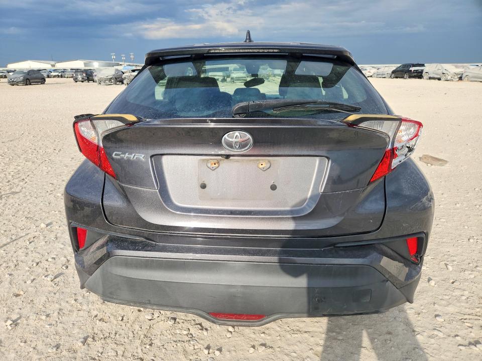 68040736 :رقم المزاد ، NMTKHMBX5JR058024 vin ، 2018 Toyota C-hr مزاد بيع