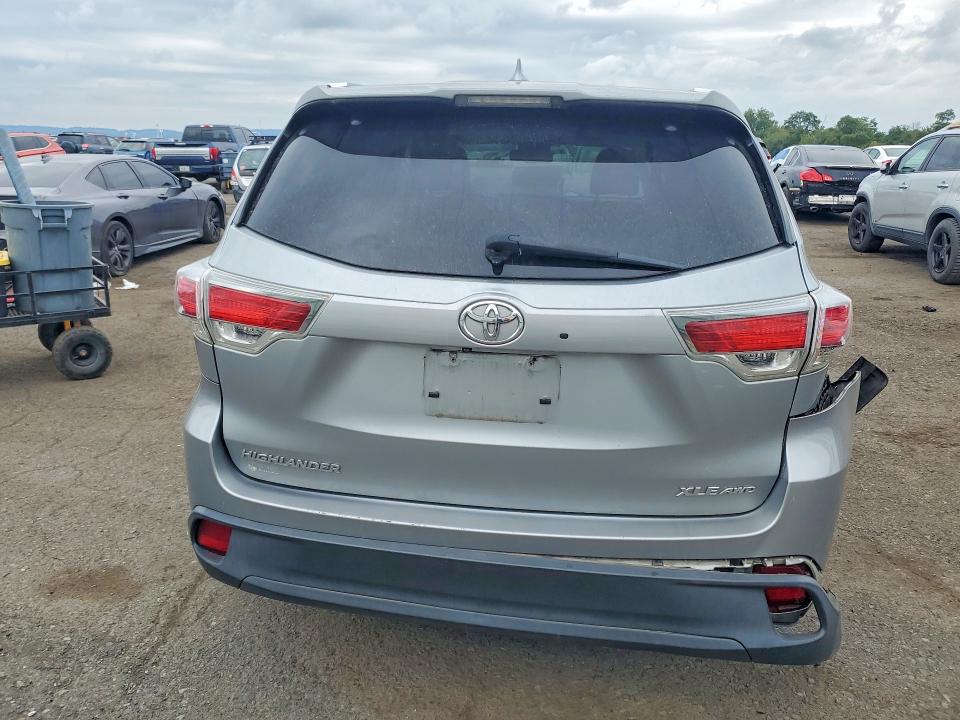 Auction sale of the 2015 Toyota Highlander, vin: 5TDJKRFH8FS160715, lot number: 69424916