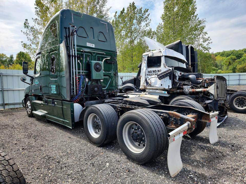 67018786 :رقم المزاد ، 3AKJHHDR7JSHU5624 vin ، 2018 Freightliner Cascadia 126 مزاد بيع