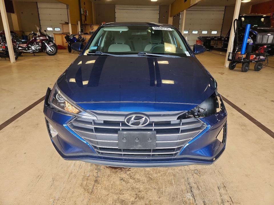 66690716 :رقم المزاد ، 5NPD74LF2KH481668 vin ، 2019 Hyundai Elantra مزاد بيع