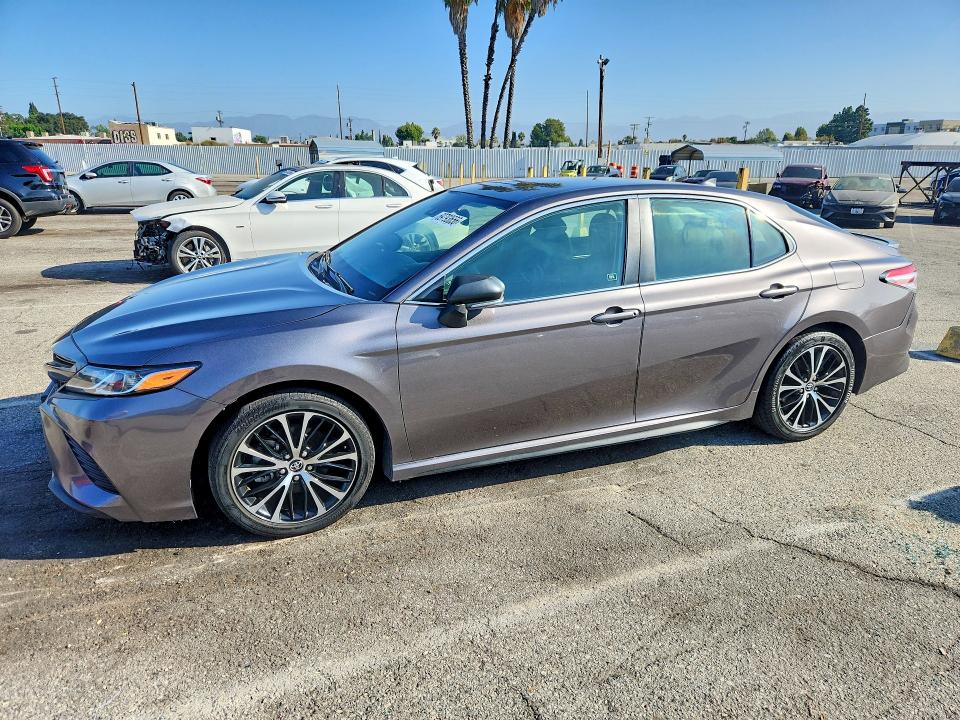 69793656 :رقم المزاد ، 4T1M11AK5LU924415 vin ، 2020 Toyota Camry مزاد بيع