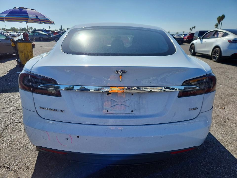 68755116 :رقم المزاد ، 5YJSA1S24FF086059 vin ، 2015 Tesla Model S مزاد بيع