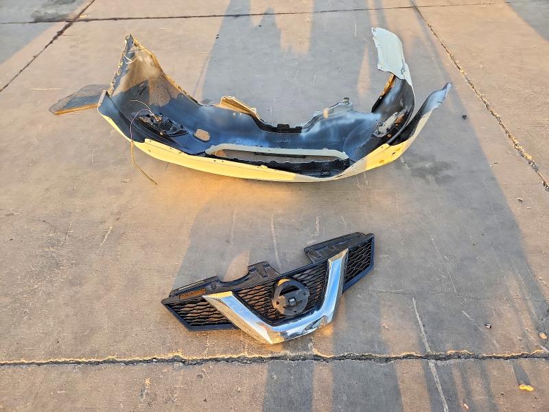 2015 Nissan Rogue მანქანა იყიდება აუქციონზე, vin: 5N1AT2MT8FC806330, აუქციონის ნომერი: 70652406