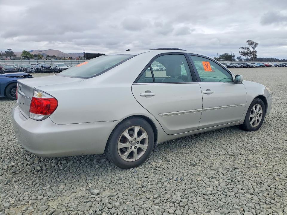 2005 Toyota Camry მანქანა იყიდება აუქციონზე, vin: 4T1BF30K75U600553, აუქციონის ნომერი: 67705666