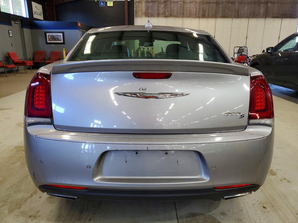 68883416 :رقم المزاد ، 2C3CCABG1JH266794         vin ، 2018 Chrysler 300 مزاد بيع