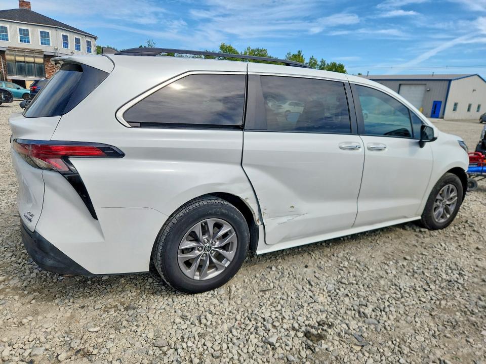 69178596 :رقم المزاد ، 5TDJSKFC7NS048529 vin ، 2022 Toyota Sienna مزاد بيع