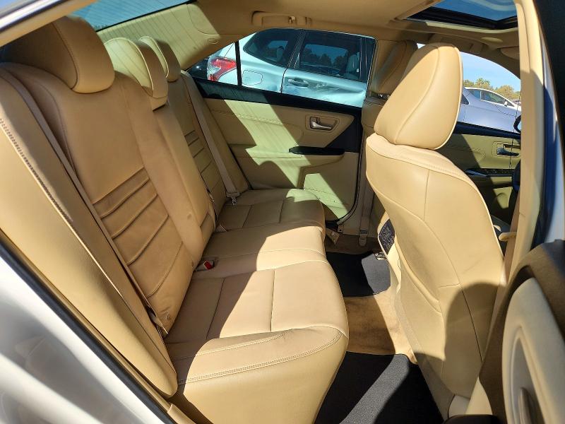 70351566 :رقم المزاد ، 4T1BK1FK2FU561332 vin ، 2015 Toyota Camry مزاد بيع