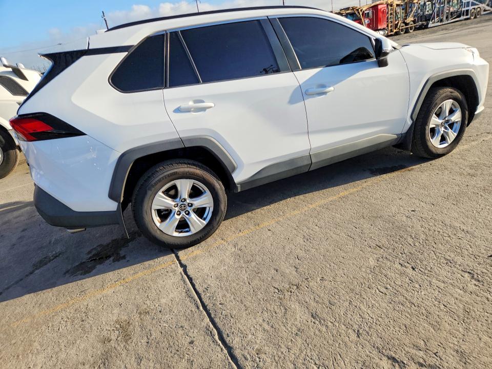 70823436 :رقم المزاد ، 2T3W1RFV8MC156272 vin ، 2021 Toyota Rav4 مزاد بيع