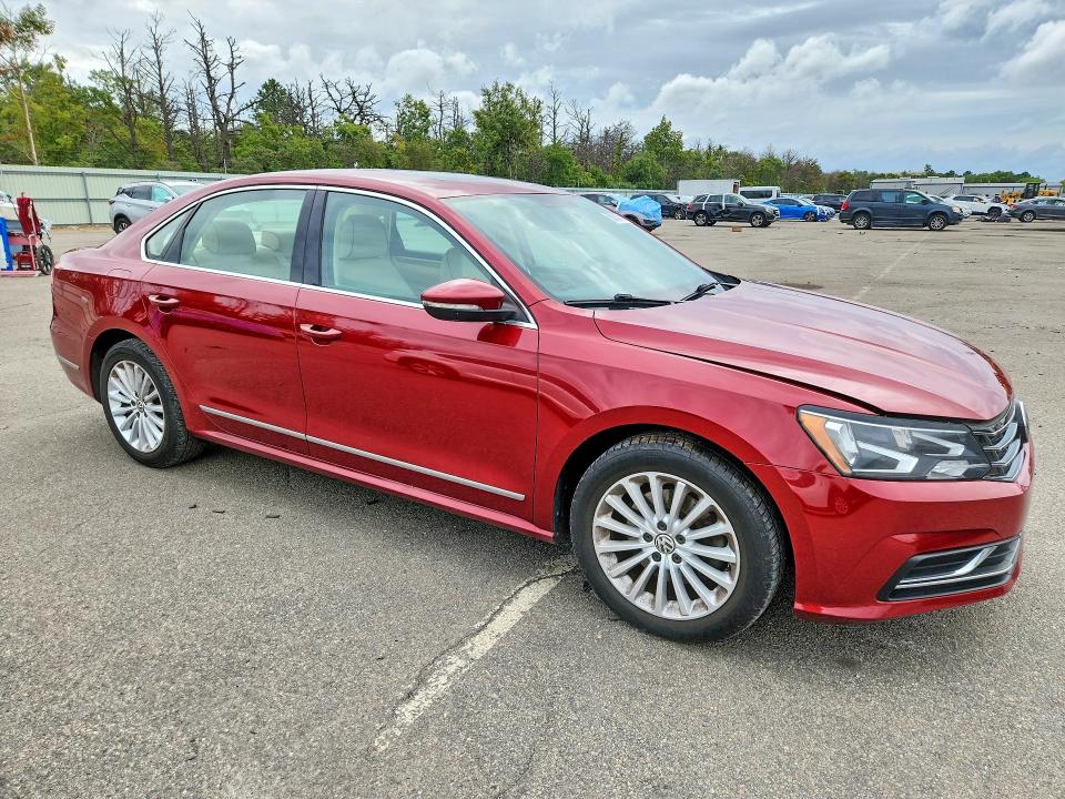 68282286 :رقم المزاد ، 1VWBT7A37HC055795 vin ، 2017 Volkswagen Passat مزاد بيع