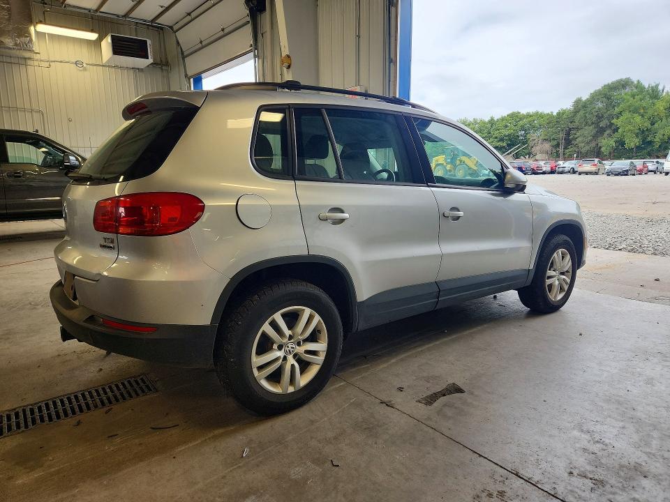 2016 Volkswagen Tiguan მანქანა იყიდება აუქციონზე, vin: WVGBV7AX0GW604486, აუქციონის ნომერი: 67802746