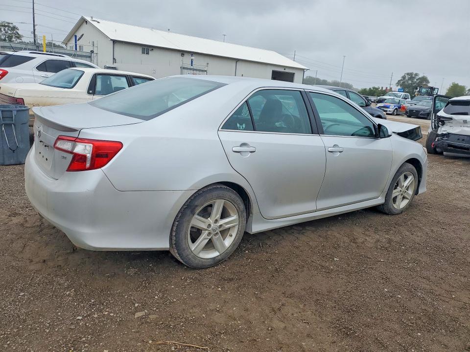 69690256 :رقم المزاد ، 4T1BF1FK2EU837012 vin ، 2014 Toyota Camry مزاد بيع