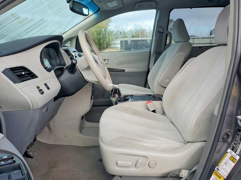 70024256 :رقم المزاد ، 5TDKK3DCXBS098365 vin ، 2011 Toyota Sienna مزاد بيع