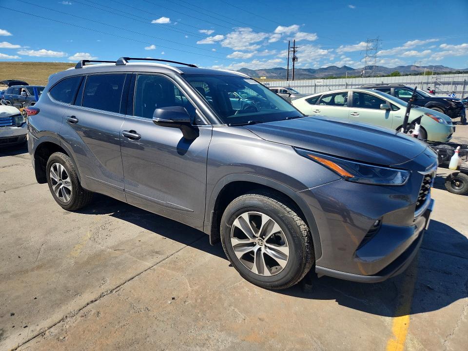 2022 Toyota Highlander მანქანა იყიდება აუქციონზე, vin: 5TDHZRBH6NS589124, აუქციონის ნომერი: 67921216