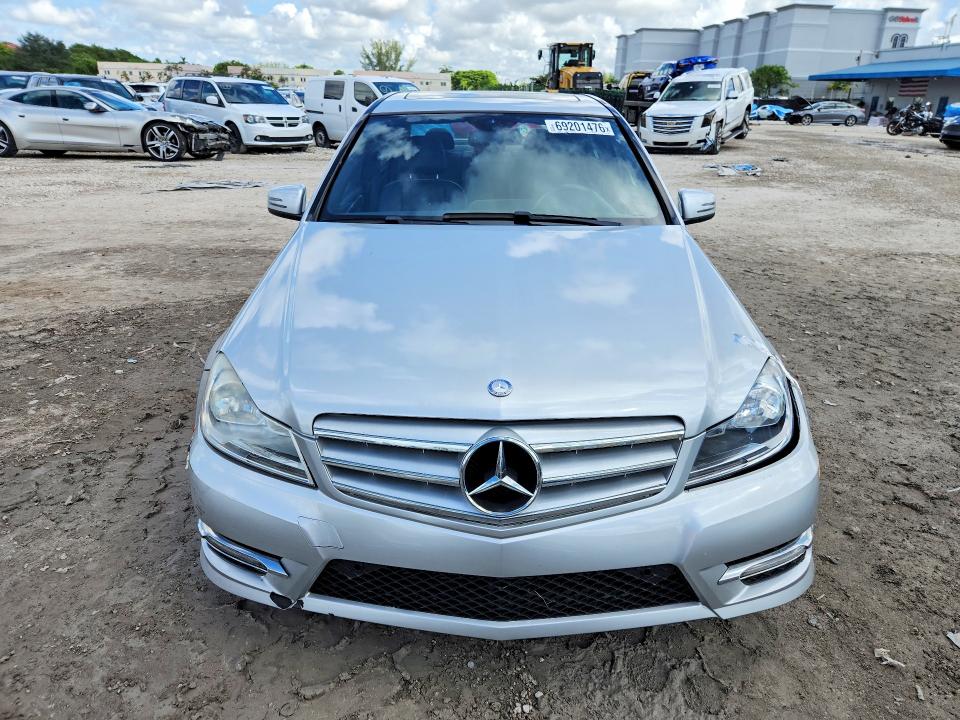 2014 Mercedes-benz C მანქანა იყიდება აუქციონზე, vin: WDDGF4HB6EA949926, აუქციონის ნომერი: 69201476