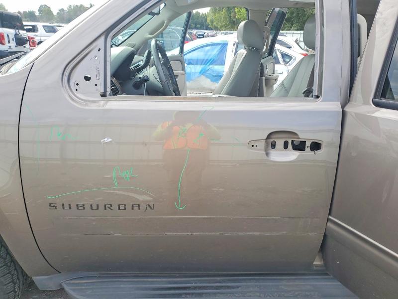 67966926 :رقم المزاد ، 1GNSCJE01ER186561 vin ، 2014 Chevrolet Suburban مزاد بيع