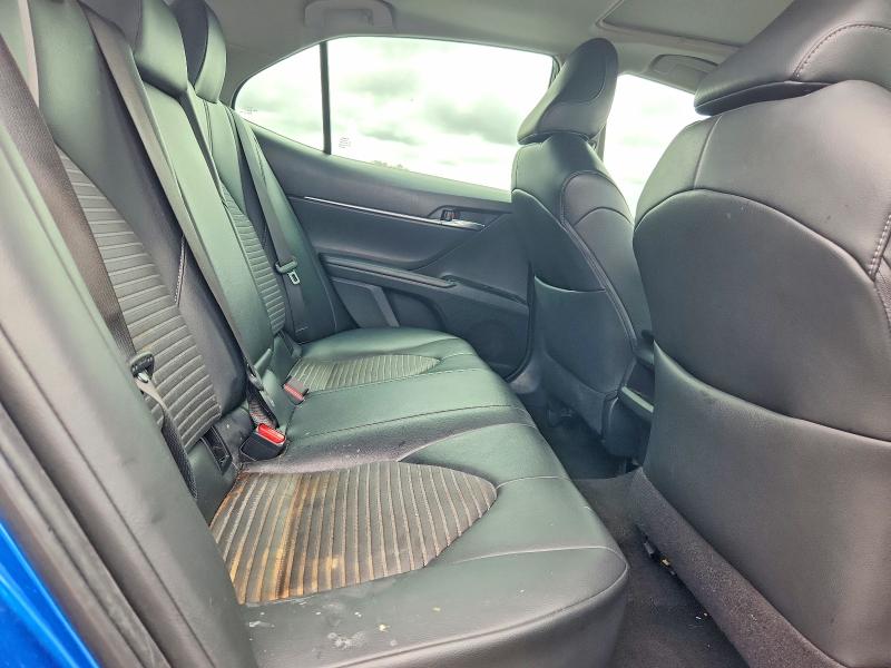 66852696 :رقم المزاد ، 4T1B11HK7JU054421 vin ، 2018 Toyota Camry مزاد بيع