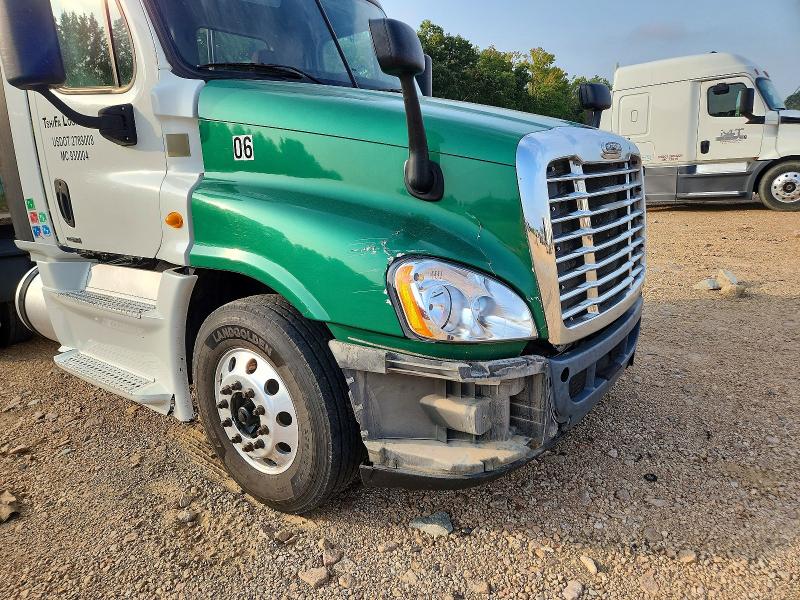 69996026 :رقم المزاد ، 1FUJGED56FLGA1222 vin ، 2015 Freightliner Cascadia 125 مزاد بيع