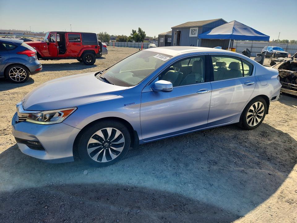 Продаж на аукціоні авто 2017 Honda Accord, vin: JHMCR6F58HC020286, номер лоту: 70155876