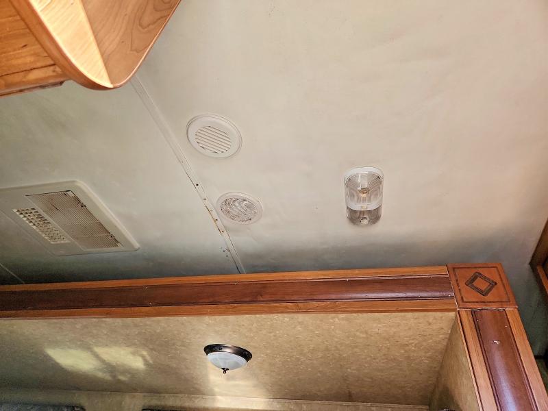 66832886 :رقم المزاد ، 4V0TC3228DB020808 vin ، 2013 Cross Roads Recreational Vehicle (rv) مزاد بيع