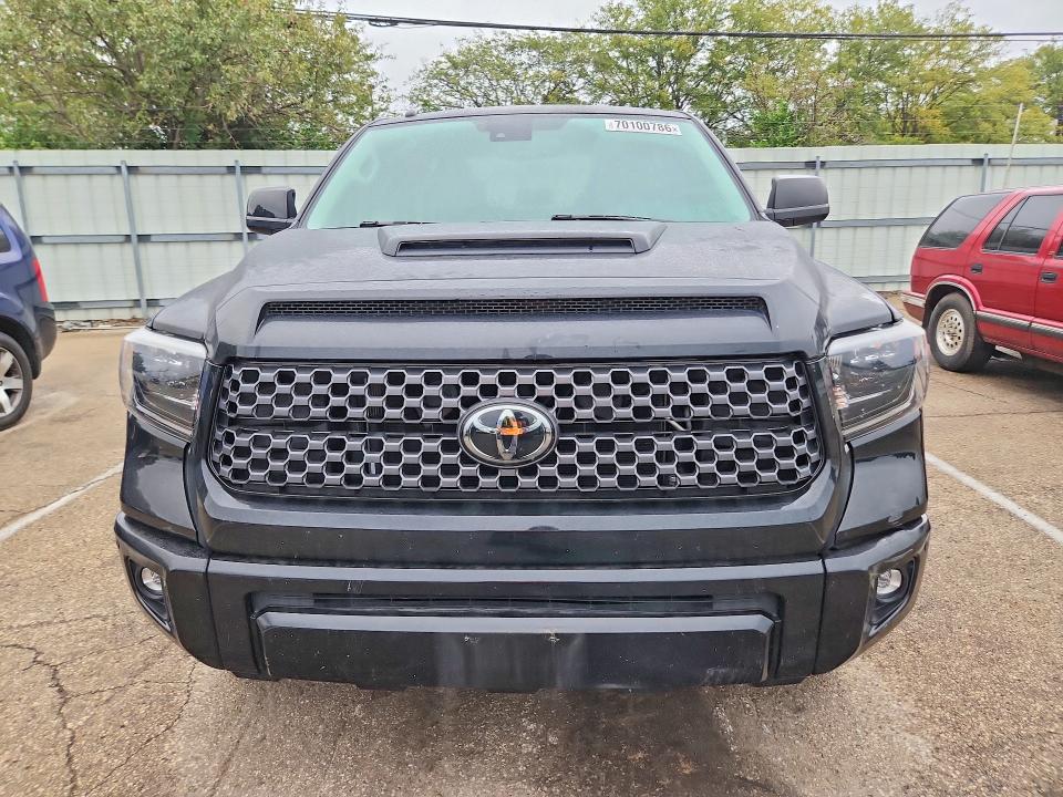 70100786 :رقم المزاد ، 5TFDW5F11KX867611 vin ، 2019 Toyota Tundra مزاد بيع