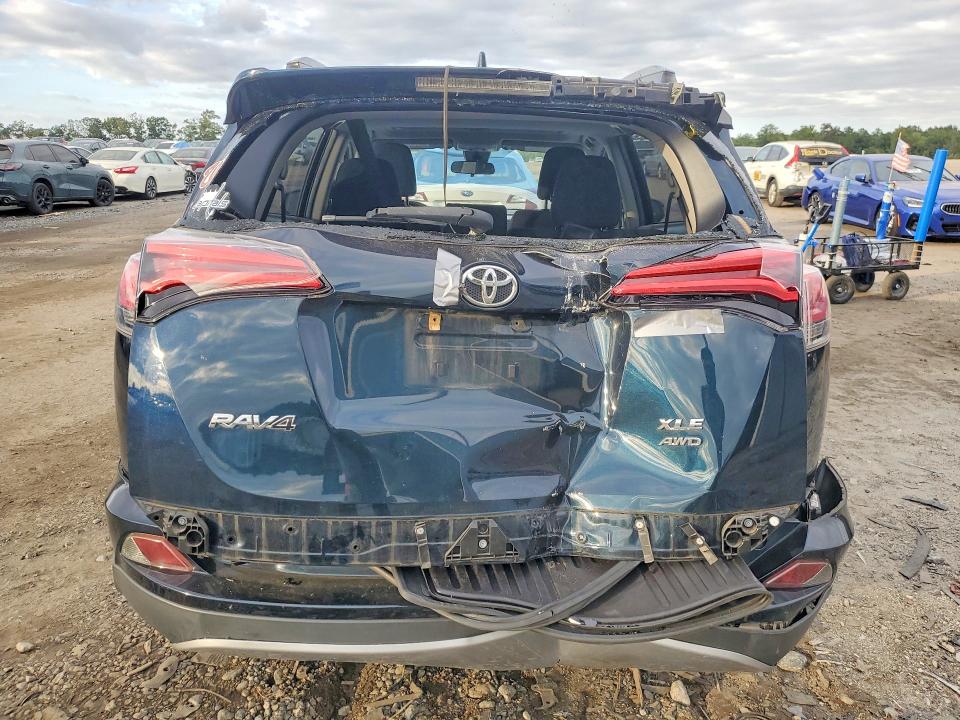 Продажа на аукционе авто 2018 Toyota Rav4, vin: JTMRFREV7JJ213487, номер лота: 70545126