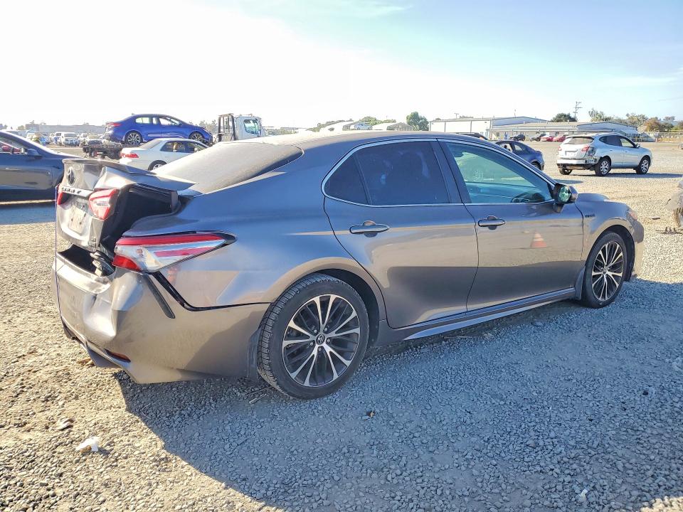 2018 Toyota Camry Hybrid მანქანა იყიდება აუქციონზე, vin: 4T1B21HK1JU510216, აუქციონის ნომერი: 70810866