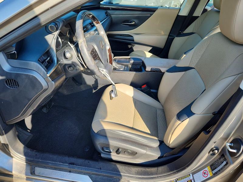68507686 :رقم المزاد ، 58ABZ1B11KU031364 vin ، 2019 Lexus Es مزاد بيع