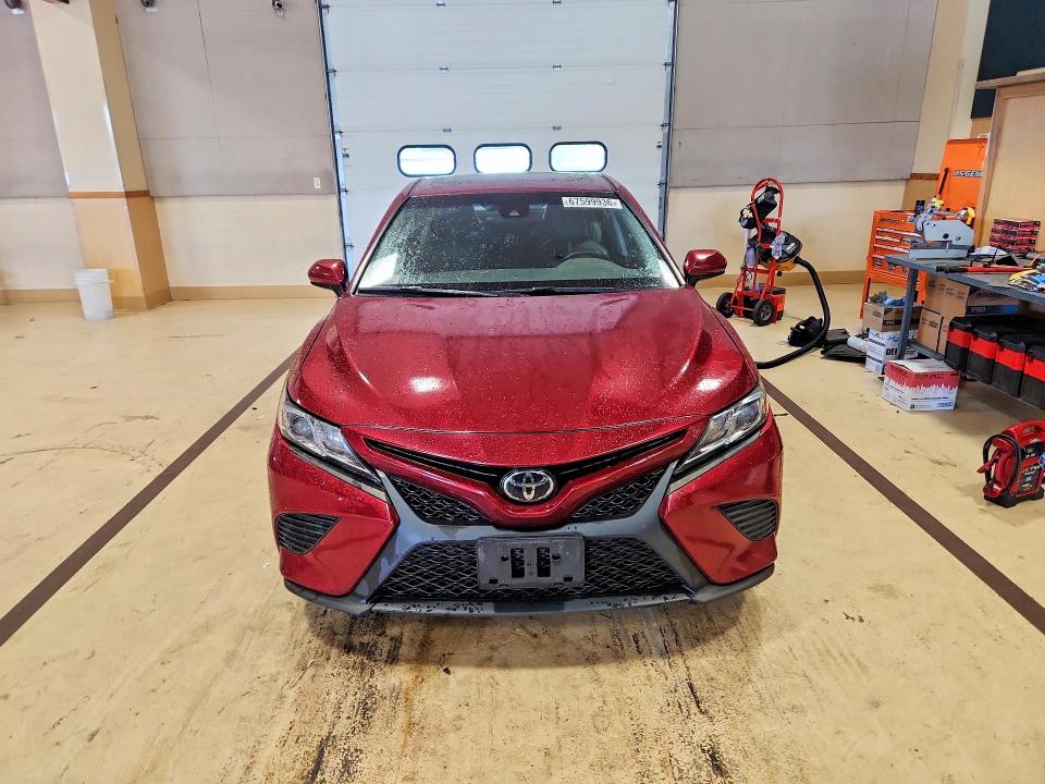 2018 Toyota Camry მანქანა იყიდება აუქციონზე, vin: 4T1B11HKXJU669464, აუქციონის ნომერი: 67599936