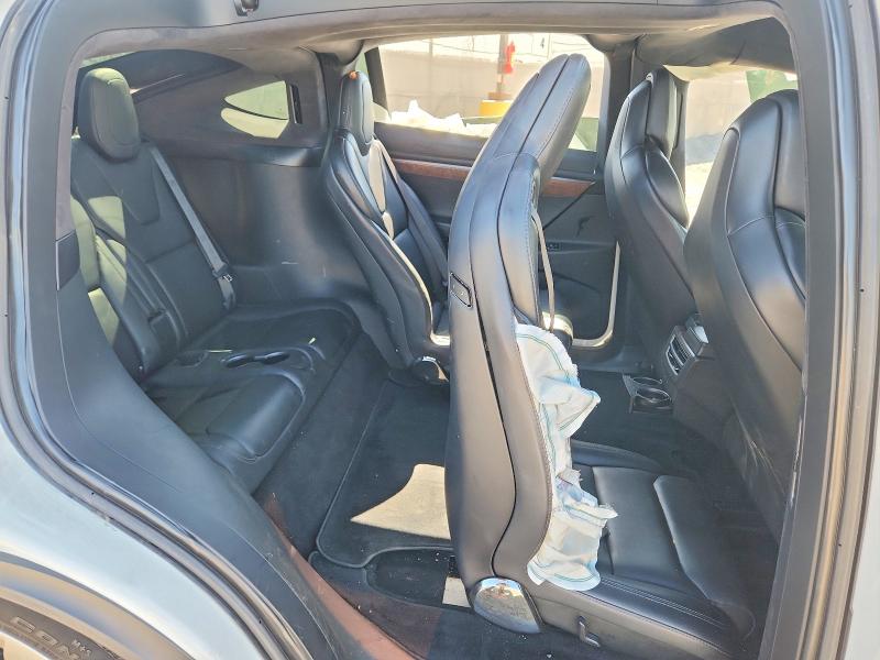 69982136 :رقم المزاد ، 5YJXCBE2XJF104512 vin ، 2018 Tesla Model X مزاد بيع