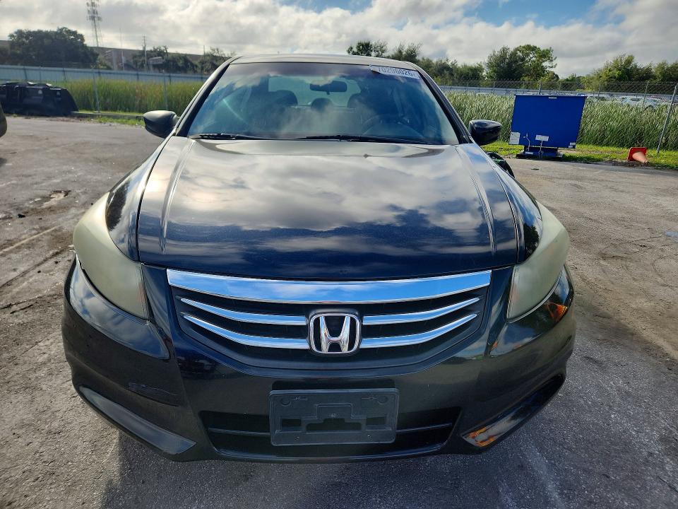 70296026 :رقم المزاد ، 1HGCP2F75BA082329 vin ، 2011 Honda Accord مزاد بيع